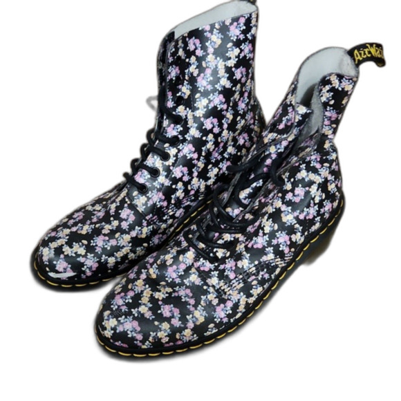 Dr. Martens Women's Clemency Boot, Black Petit Floral, Size 11 - Picture 2 of 10